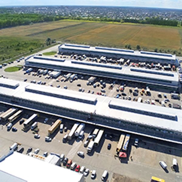 Distribution warehouses with trailers