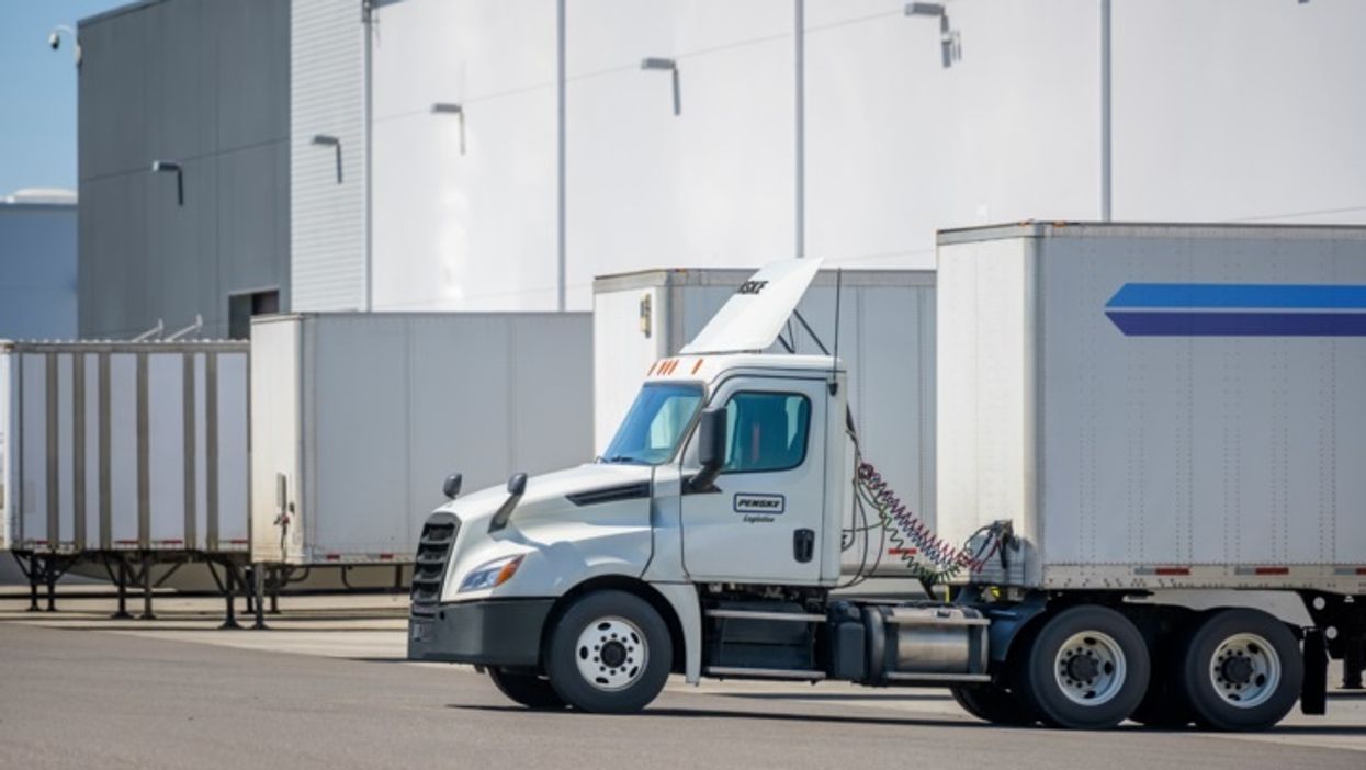 Penske logistics truck