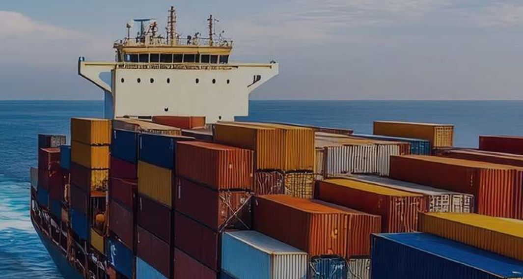 Boat carrying shipping containers