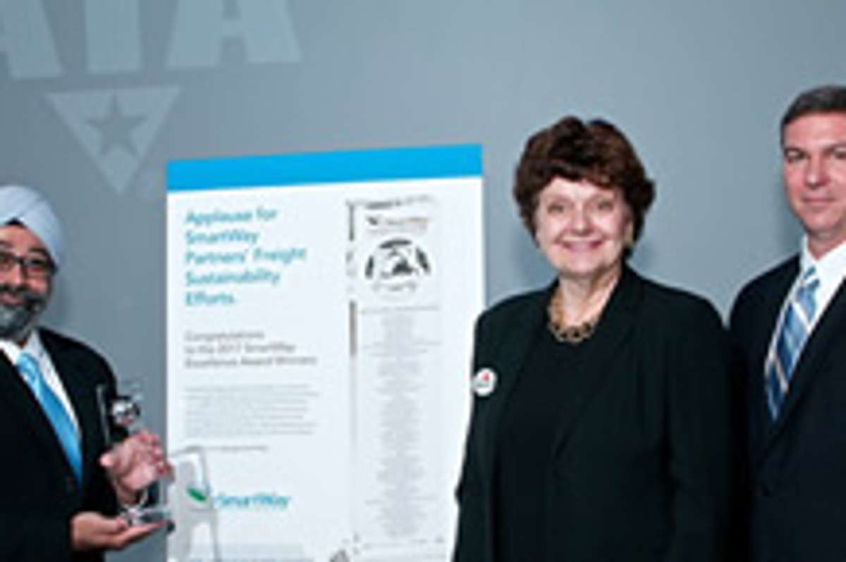 Penske Logistics Given Sustainability Award by U.S. EPA SmartWay Program